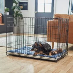 Frisco Plush Tri-fold Arrow Print Dog Crate Mat -Chewy 255998 PT5. AC SS1800 V1616121684