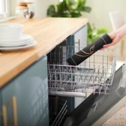 Frisco Silicone Fish Print Dog & Cat Food Mat, Black -Chewy 311953 PT5. AC SS1800 V1642543891